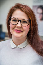 Augenoptikerin Liana Gräber